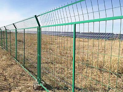 光伏保護(hù)圍欄