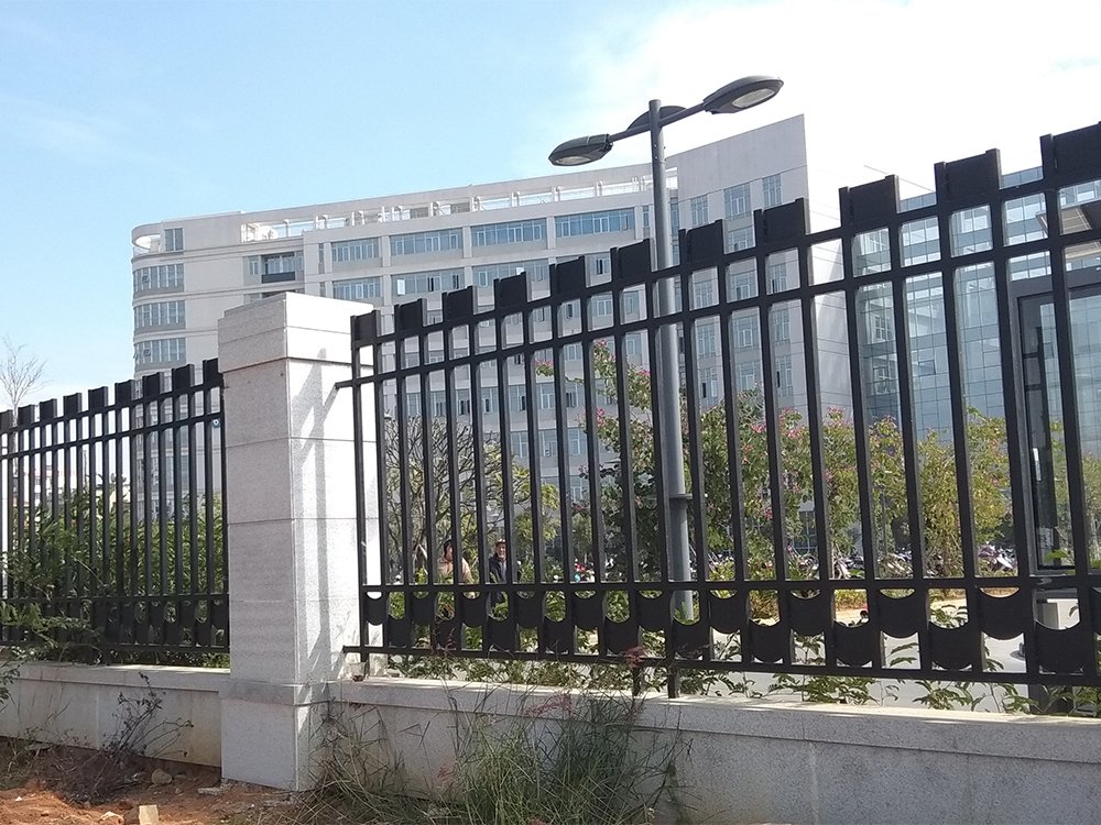 熱鍍鋅護(hù)欄 鋅鋼護(hù)欄