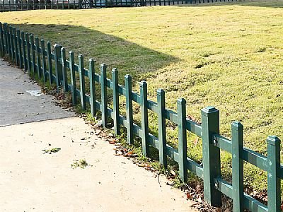 PVC草坪護(hù)欄