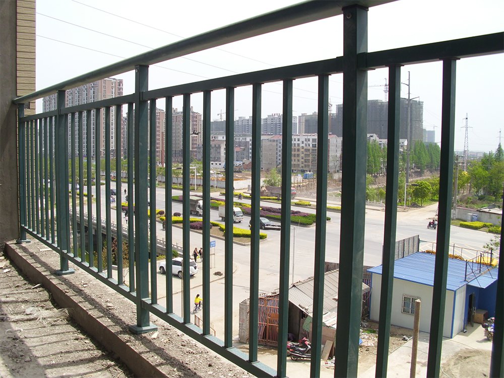 陽臺(tái)護(hù)欄 陽臺(tái)鋅鋼欄桿