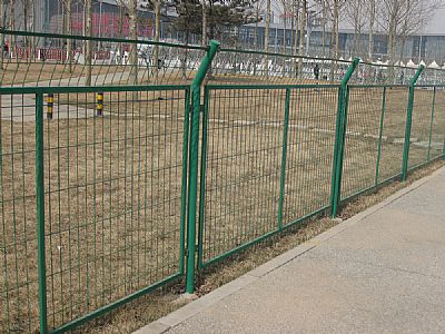 鐵路封閉護(hù)欄網(wǎng) 球場(chǎng)專(zhuān)用護(hù)欄網(wǎng)廠(chǎng)商 路護(hù)欄網(wǎng)價(jià)格