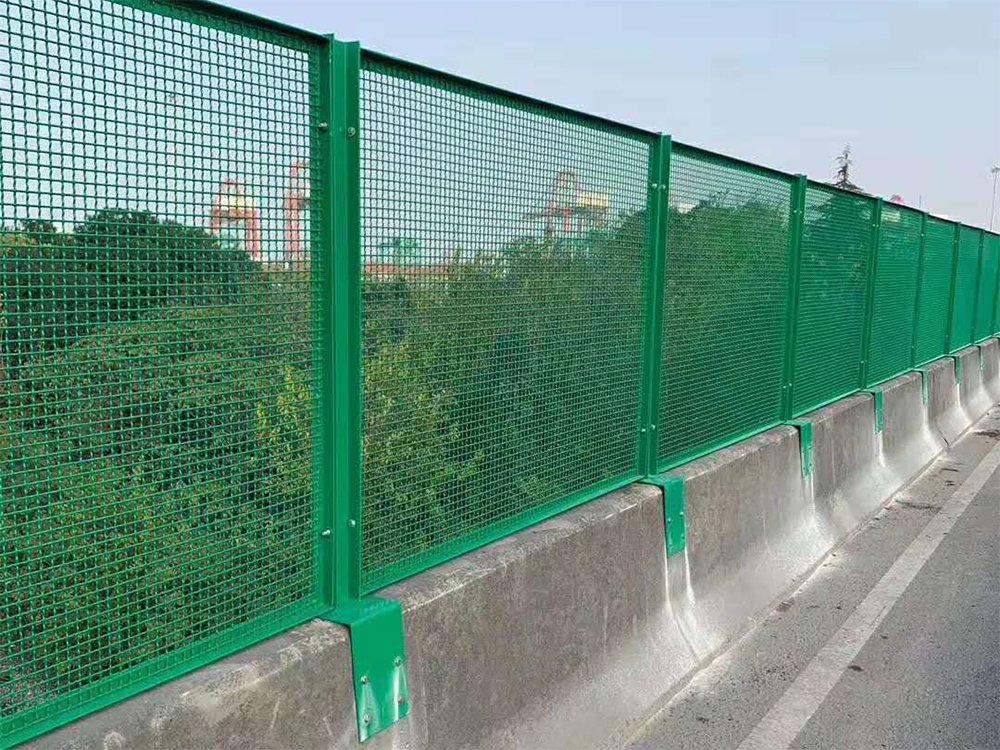 公路護欄網(wǎng)廠家報價